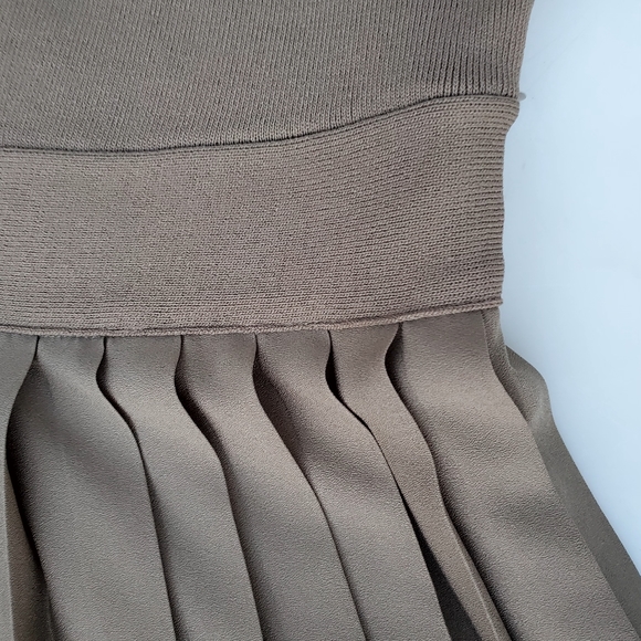 Madeleine long dress in Olive Green. 6 - Picture 5 of 14